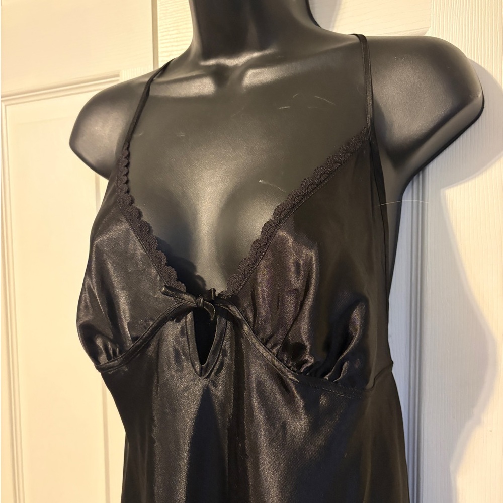 La Vie En Rose Black Satin Chemise with Lace Trim - Picture 2 of 7